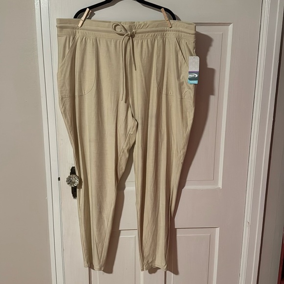MTA Sport NWT Women's Active Bottom cream color Pants Size 2X - Picture 1 of 9